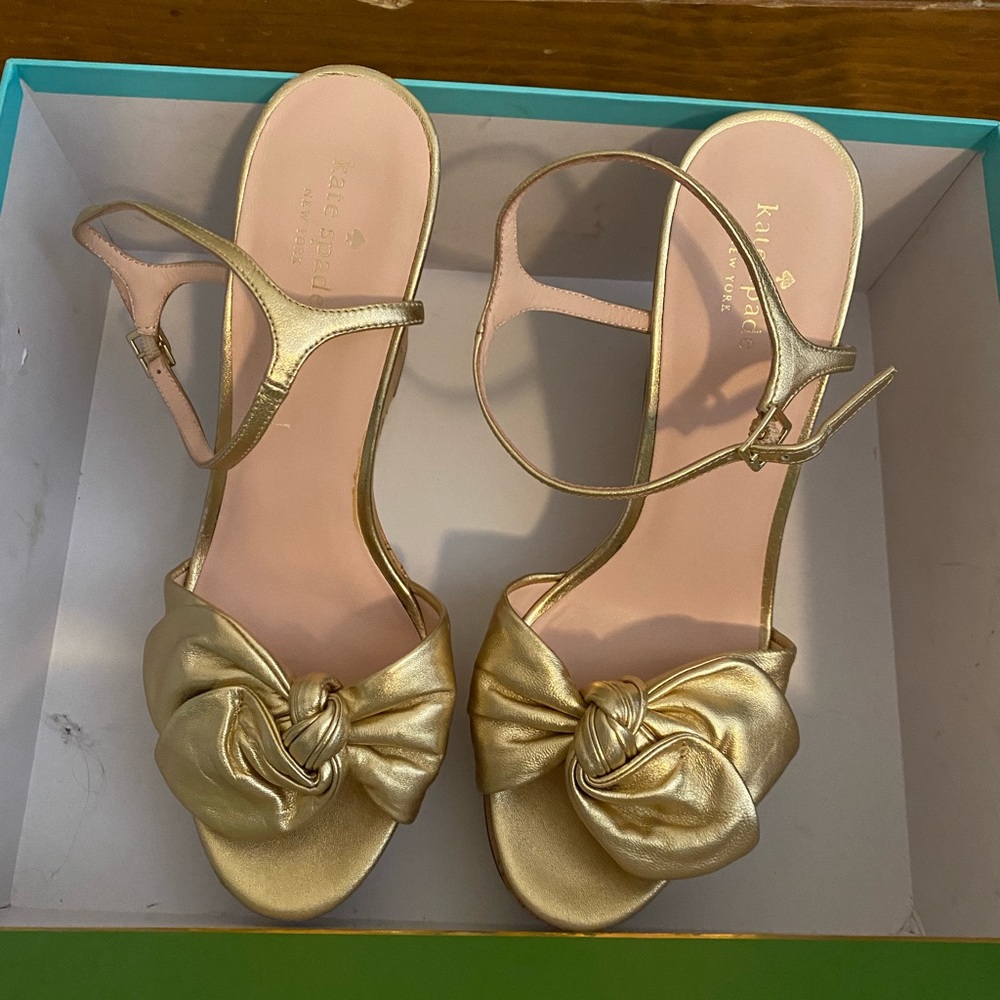 Kate Spade Janae gold metallic sheep Napa size 10